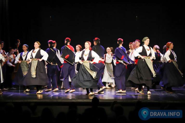 Publika uživala u koncertu ‘Folklorni ansambl Koprivnica i prijatelji ...